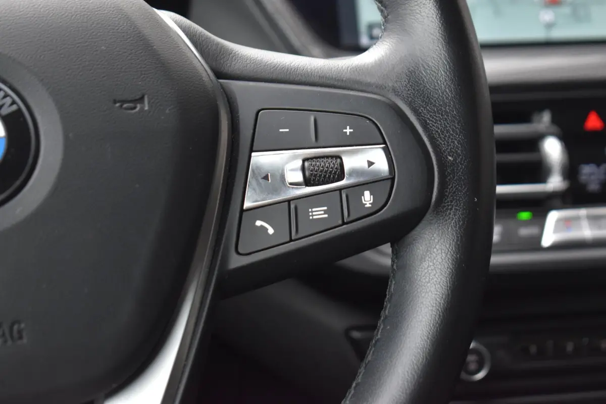 220i LEDER SPORTSTOELEN VIRTUAL NAVI