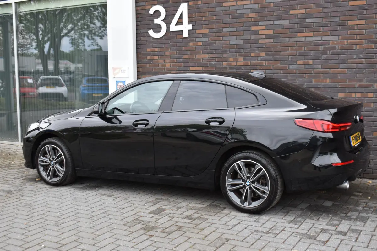 220i LEDER SPORTSTOELEN VIRTUAL NAVI