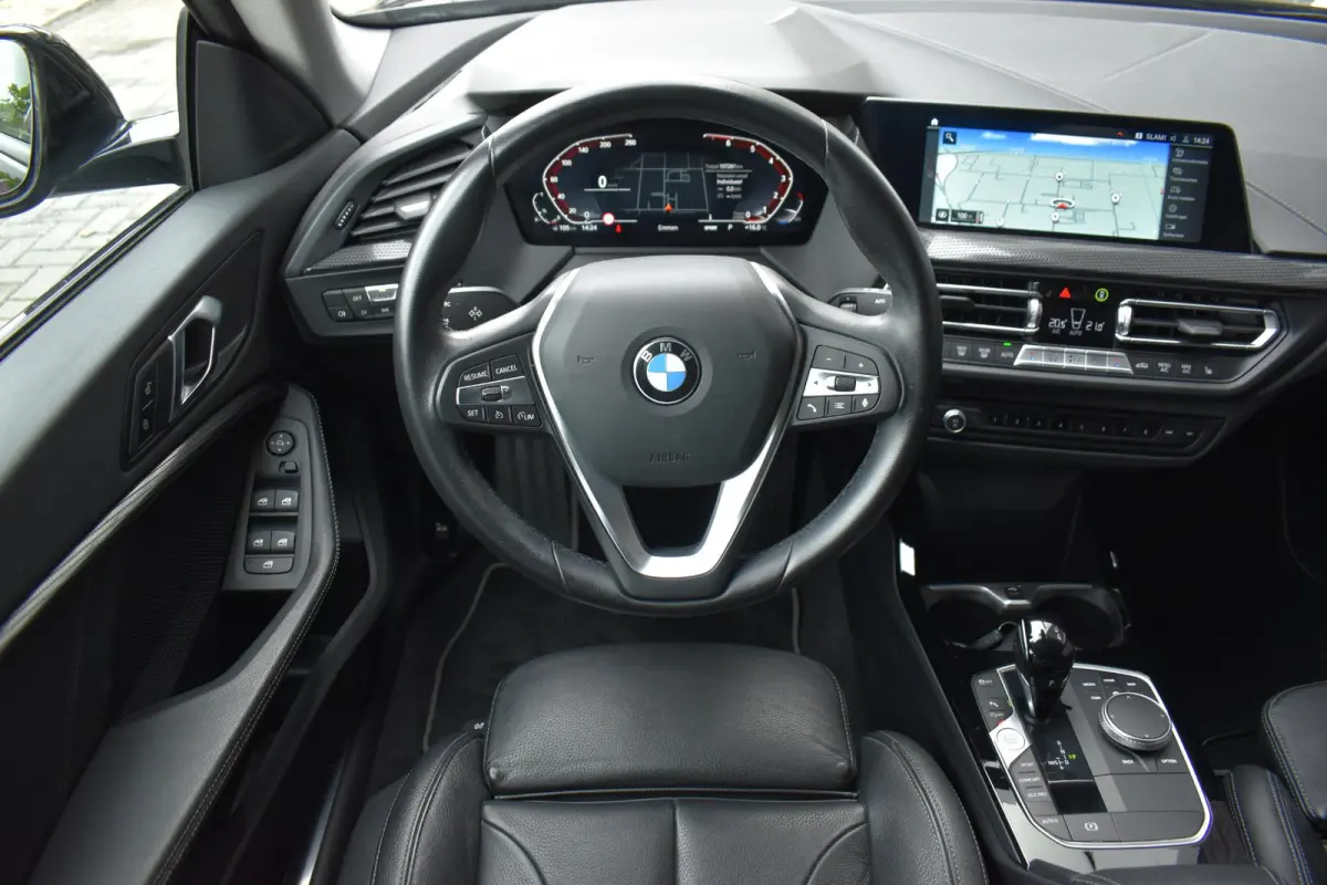 220i LEDER SPORTSTOELEN VIRTUAL NAVI