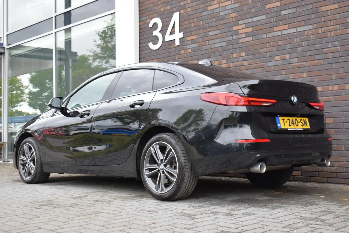 220i LEDER SPORTSTOELEN VIRTUAL NAVI