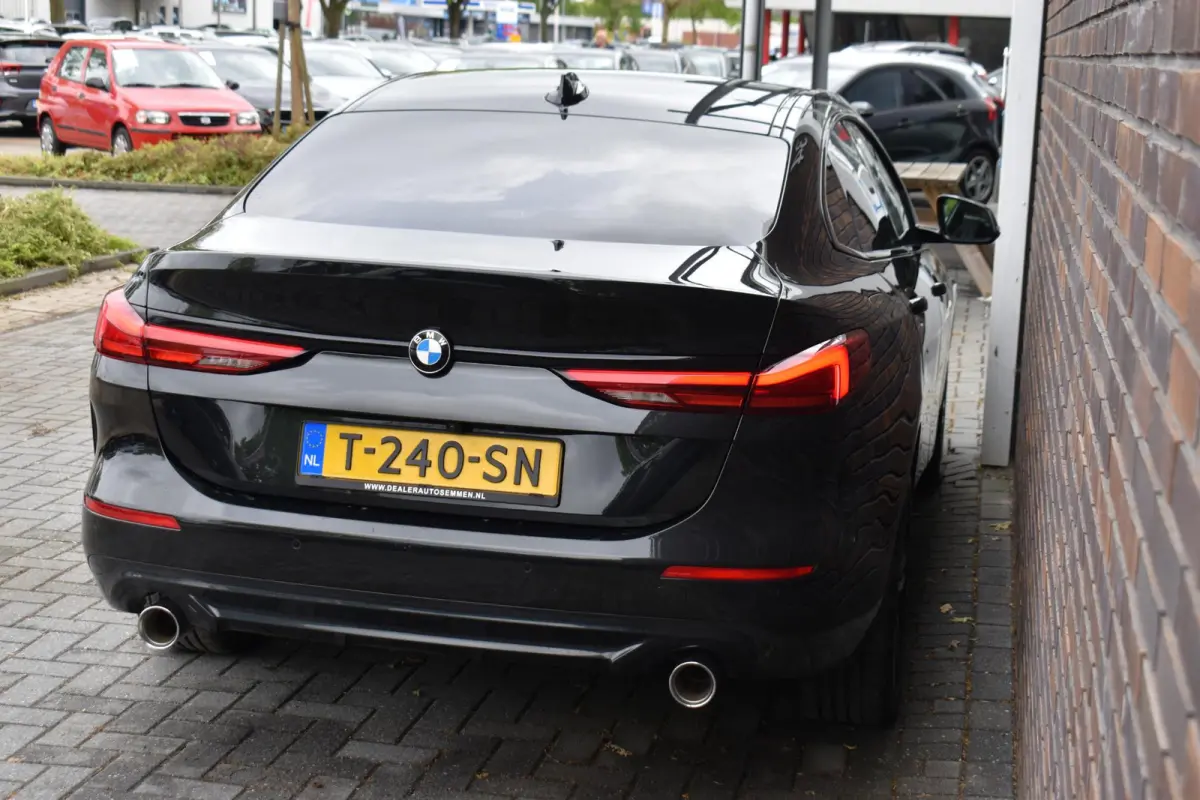 220i LEDER SPORTSTOELEN VIRTUAL NAVI