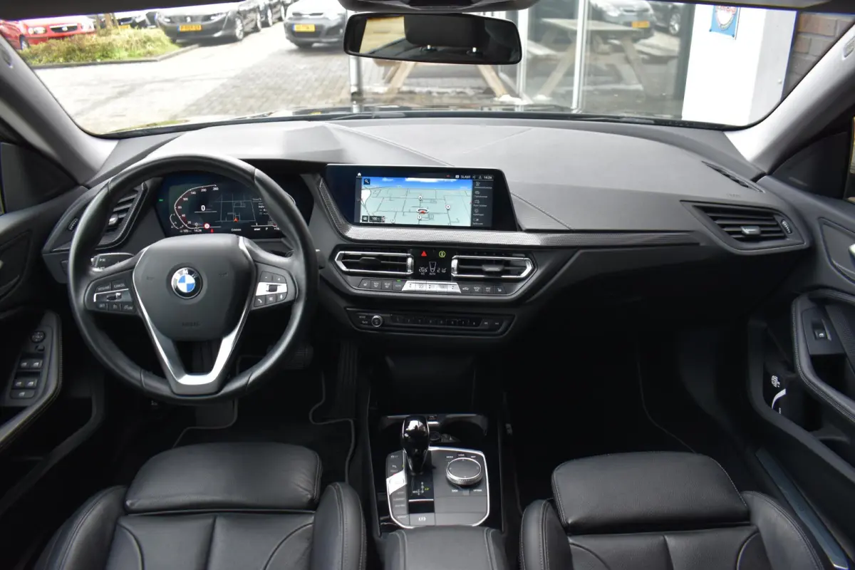 220i LEDER SPORTSTOELEN VIRTUAL NAVI
