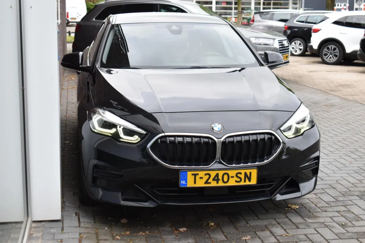 220i LEDER SPORTSTOELEN VIRTUAL NAVI