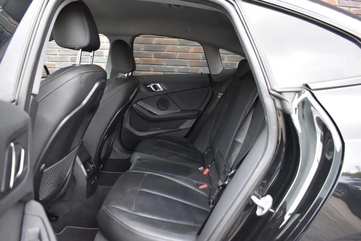 220i LEDER SPORTSTOELEN VIRTUAL NAVI