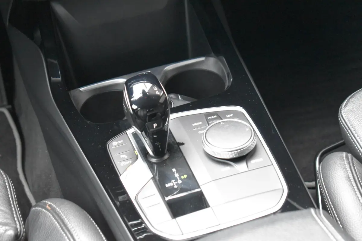220i LEDER SPORTSTOELEN VIRTUAL NAVI