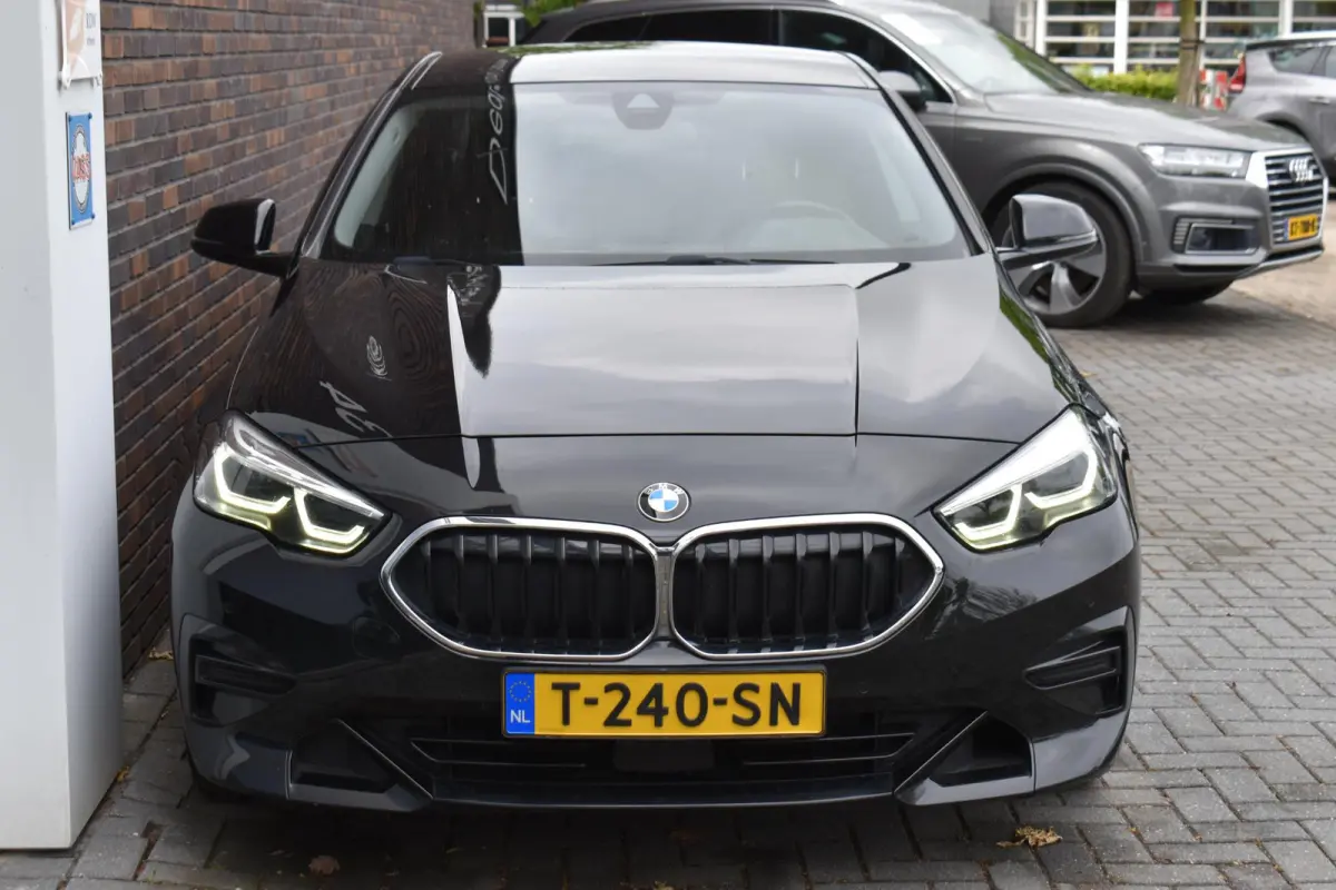 220i LEDER SPORTSTOELEN VIRTUAL NAVI