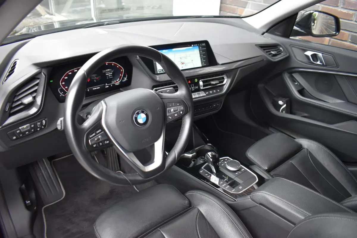 220i LEDER SPORTSTOELEN VIRTUAL NAVI
