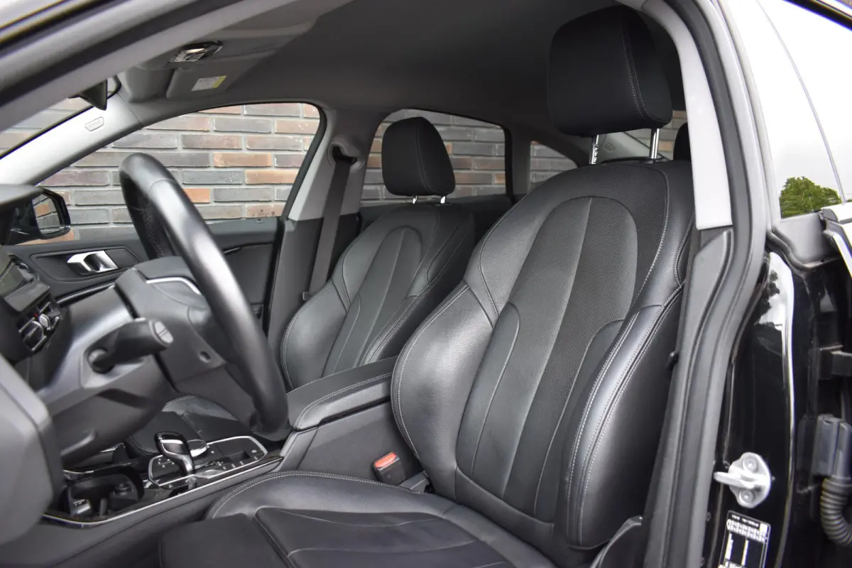 220i LEDER SPORTSTOELEN VIRTUAL NAVI