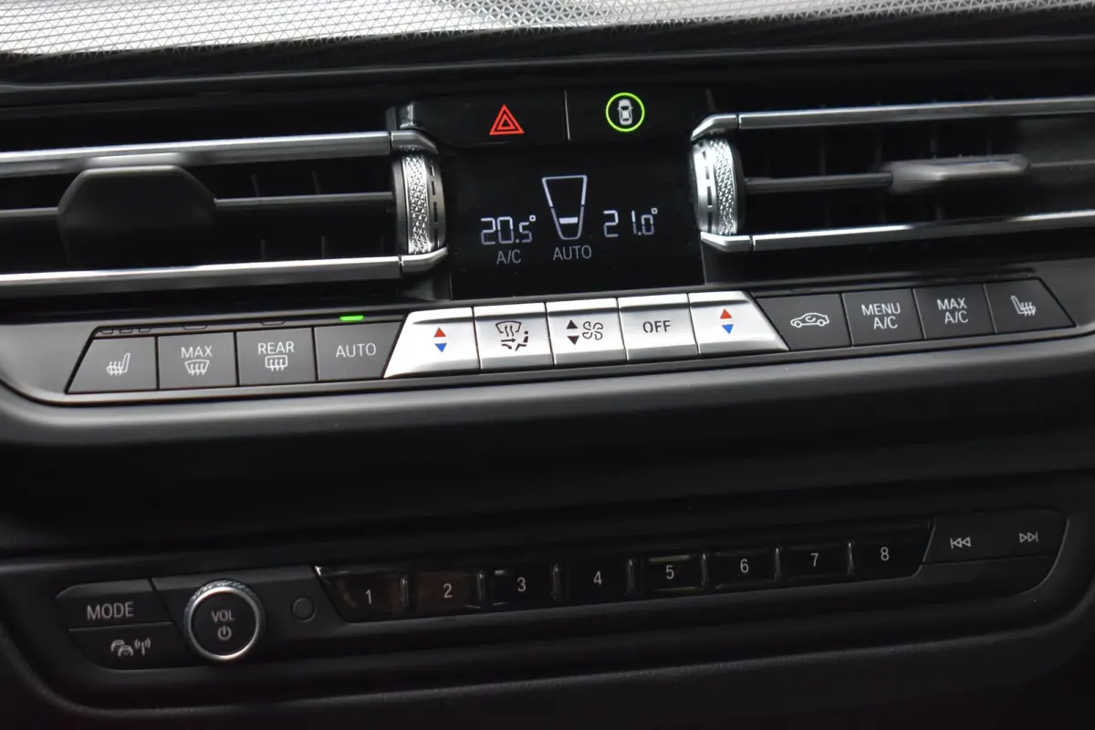 220i LEDER SPORTSTOELEN VIRTUAL NAVI