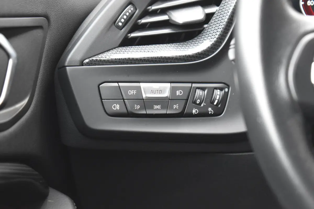 220i LEDER SPORTSTOELEN VIRTUAL NAVI