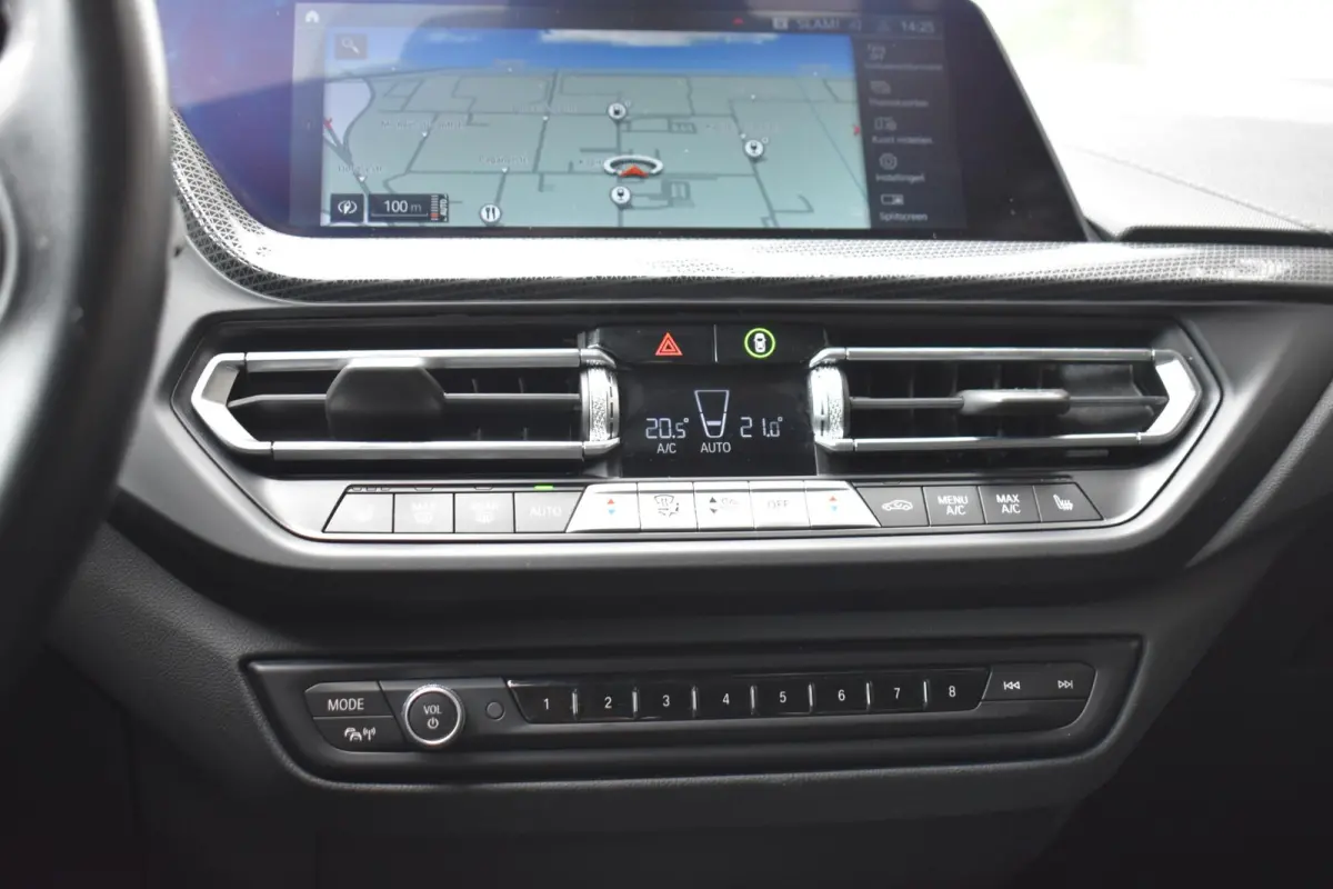 220i LEDER SPORTSTOELEN VIRTUAL NAVI