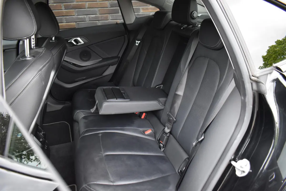 220i LEDER SPORTSTOELEN VIRTUAL NAVI