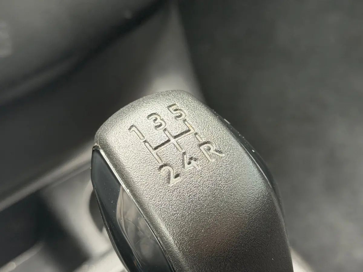 1.2 PureTech Shine - Gris Aluminium - Camera/Clima/Cruise - Nieuwstaat