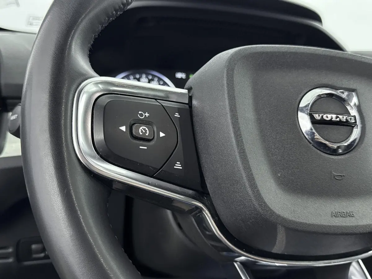 1.5 T5 Plus Dark | ACC |  Elekt. stoelverstelling + Memory | Harman/Kardon | Lane Assist  | Blindspot |