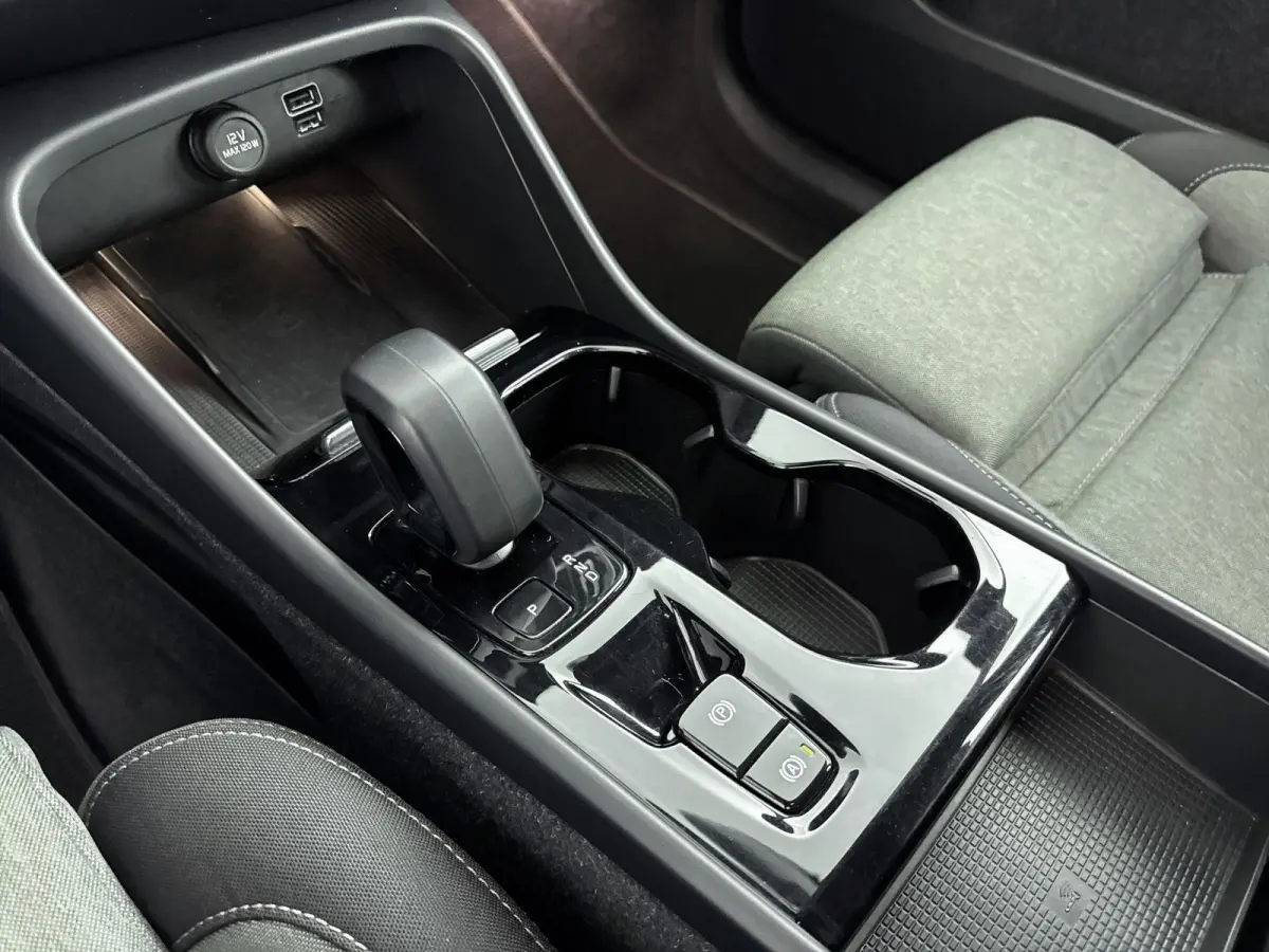 1.5 T5 Plus Dark | ACC |  Elekt. stoelverstelling + Memory | Harman/Kardon | Lane Assist  | Blindspot |