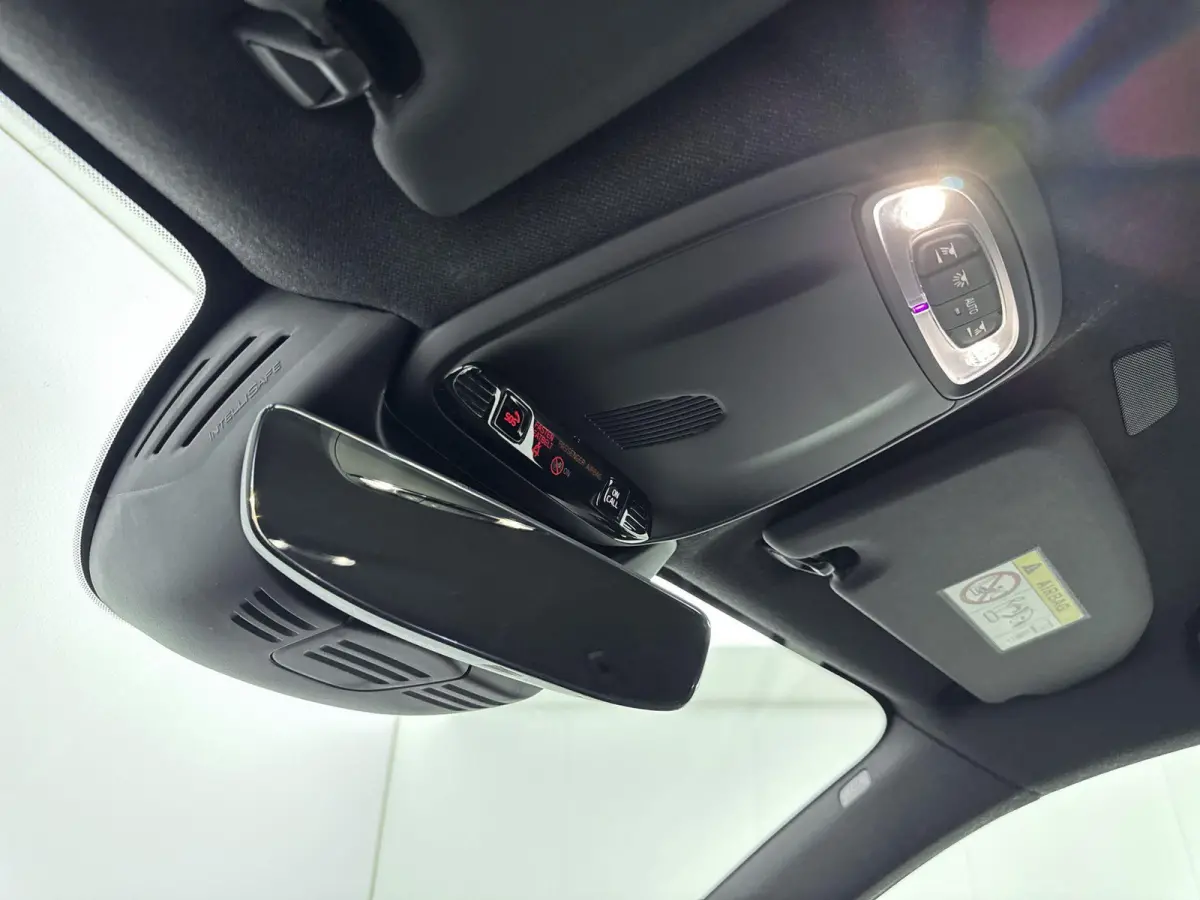 1.5 T5 Plus Dark | ACC |  Elekt. stoelverstelling + Memory | Harman/Kardon | Lane Assist  | Blindspot |