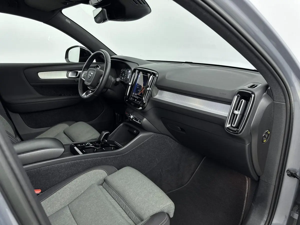 1.5 T5 Plus Dark | ACC |  Elekt. stoelverstelling + Memory | Harman/Kardon | Lane Assist  | Blindspot |