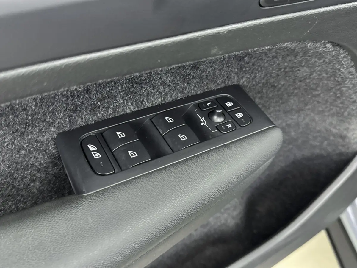 1.5 T5 Plus Dark | ACC |  Elekt. stoelverstelling + Memory | Harman/Kardon | Lane Assist  | Blindspot |