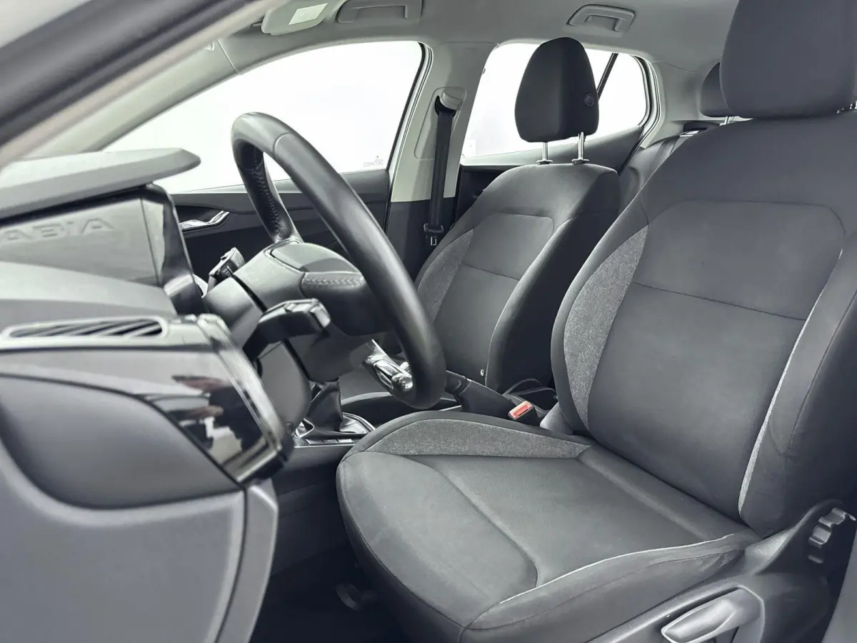 1.0 TSI Active | Cruise Control | Apple Carplay/Android Auto| | Airco |