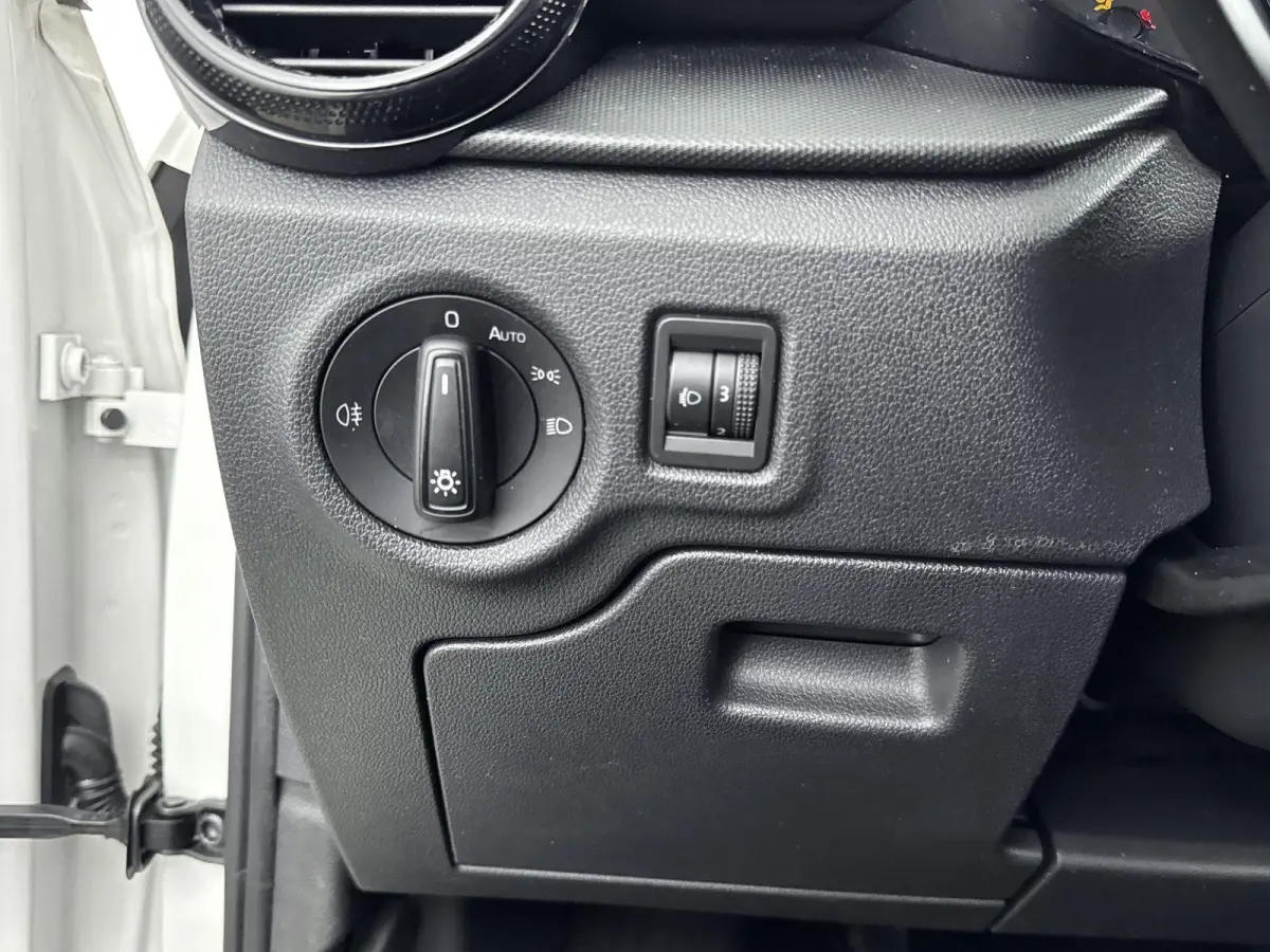 1.0 TSI Active | Cruise Control | Apple Carplay/Android Auto| | Airco |