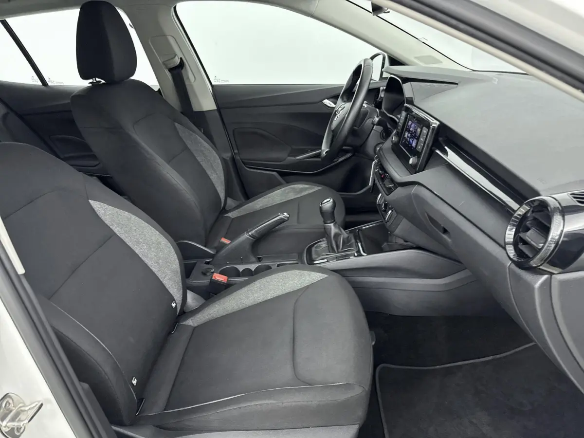 1.0 TSI Active | Cruise Control | Apple Carplay/Android Auto| | Airco |