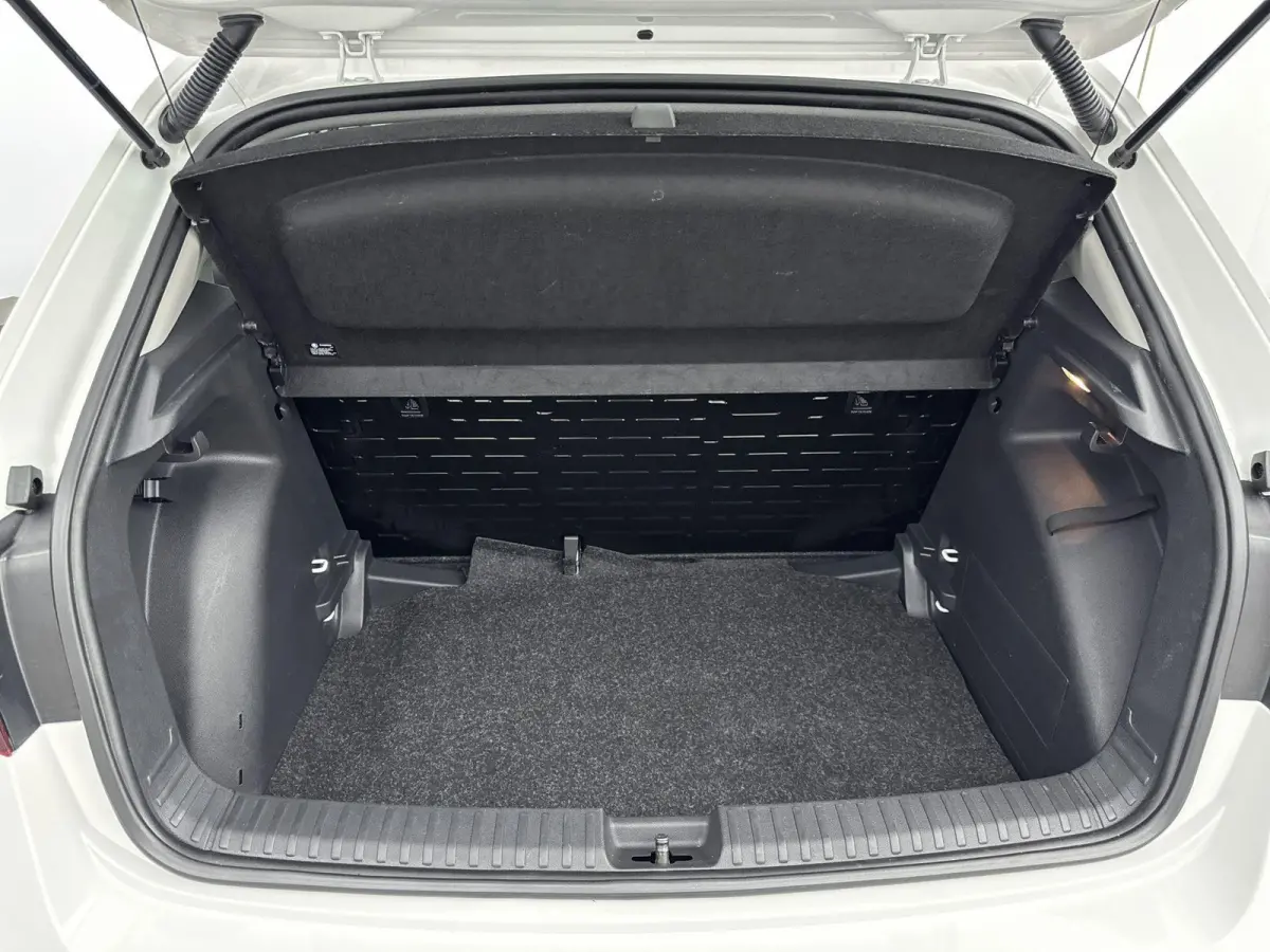 1.0 TSI Active | Cruise Control | Apple Carplay/Android Auto| | Airco |