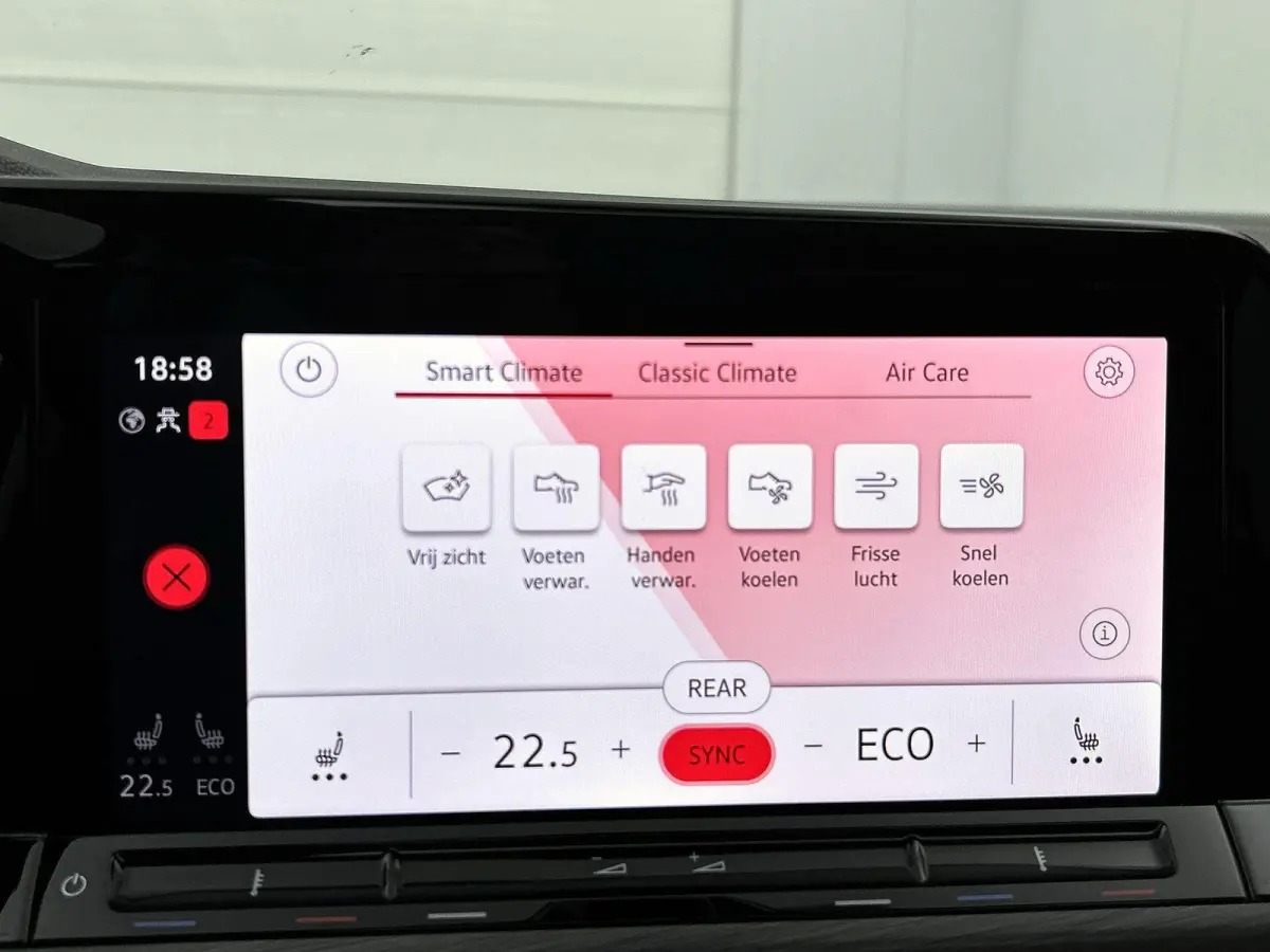 1.4 eHybrid Style | SOH 94.7% | PANORAMADAK | ACHTERUITRIJCAMERA | STANDKACHEL | MEMORY STOELEN | STOELVERWARMING | STUURVERWARMING | DODEHOEK |
