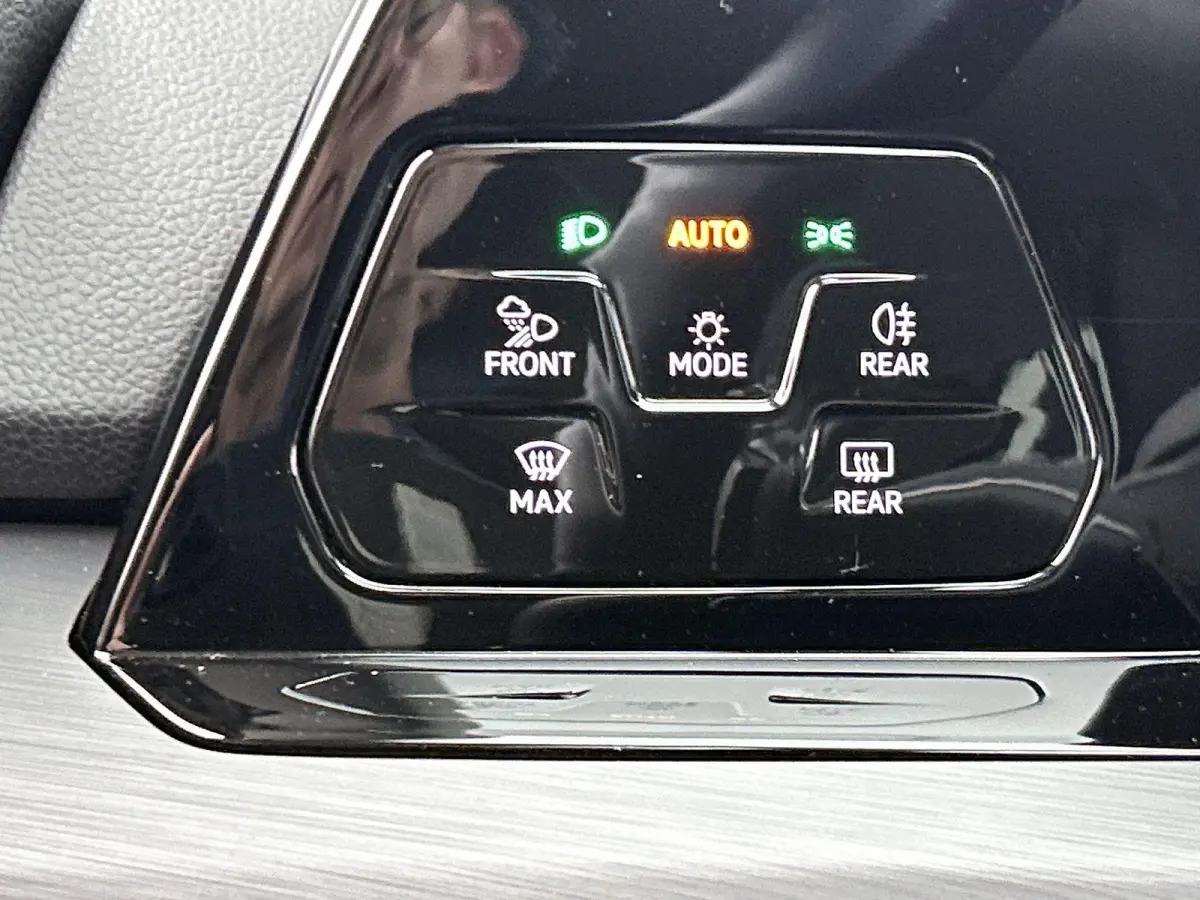 1.4 eHybrid Style | SOH 94.7% | PANORAMADAK | ACHTERUITRIJCAMERA | STANDKACHEL | MEMORY STOELEN | STOELVERWARMING | STUURVERWARMING | DODEHOEK |