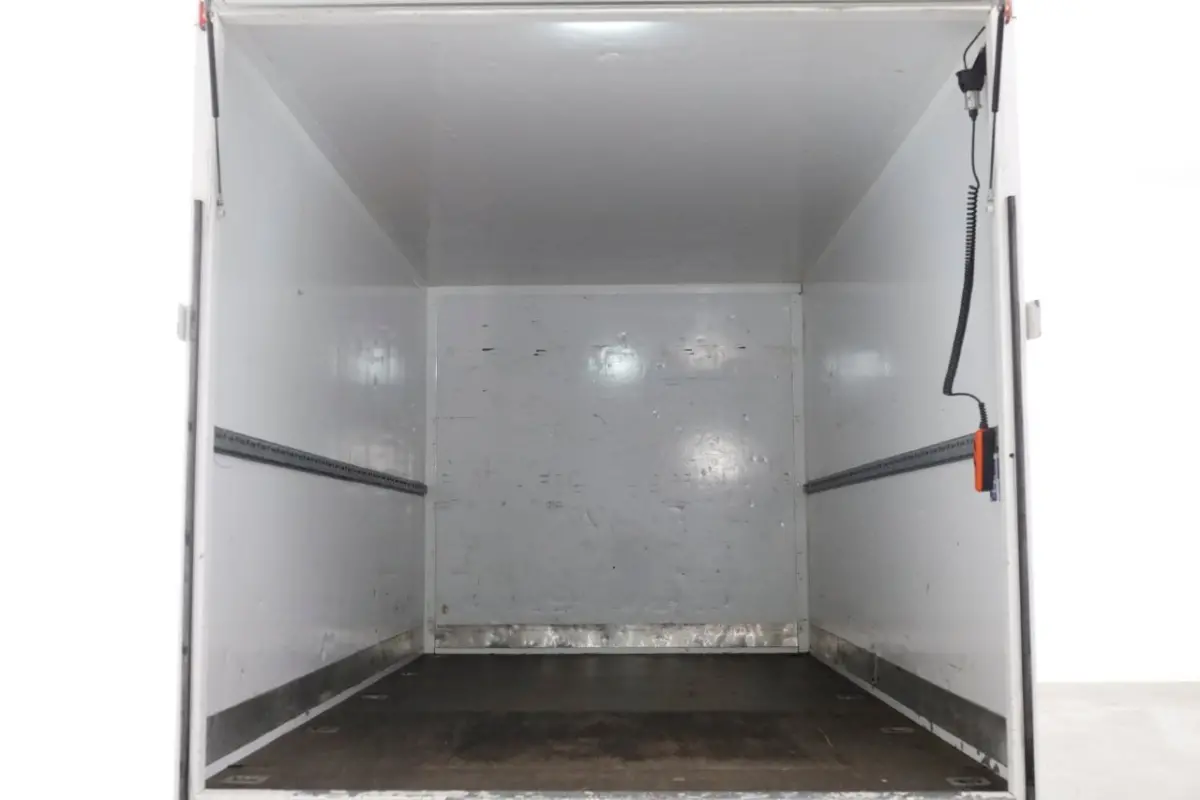 2.2D 140pk Bakwagen met laadklep 1.060kg laadvermogen 08-2023