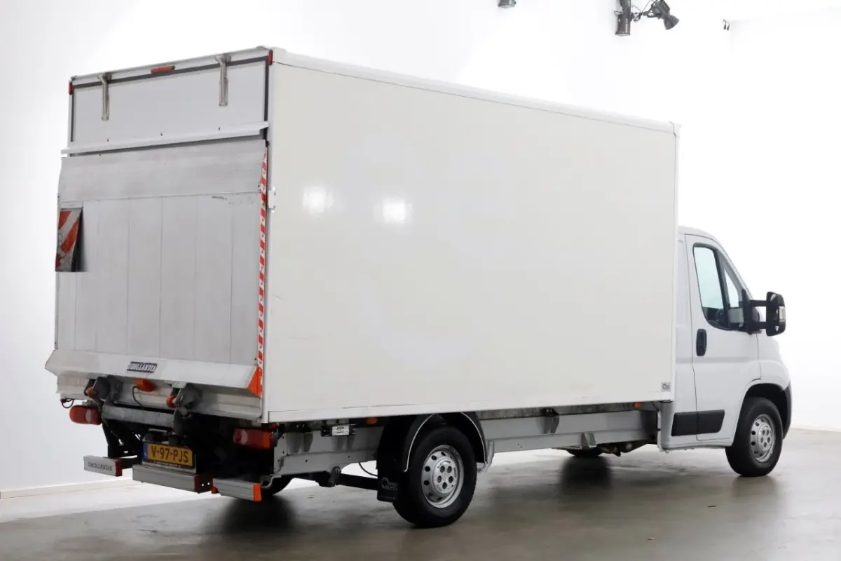 2.2D 140pk Bakwagen met laadklep 1.060kg laadvermogen 08-2023