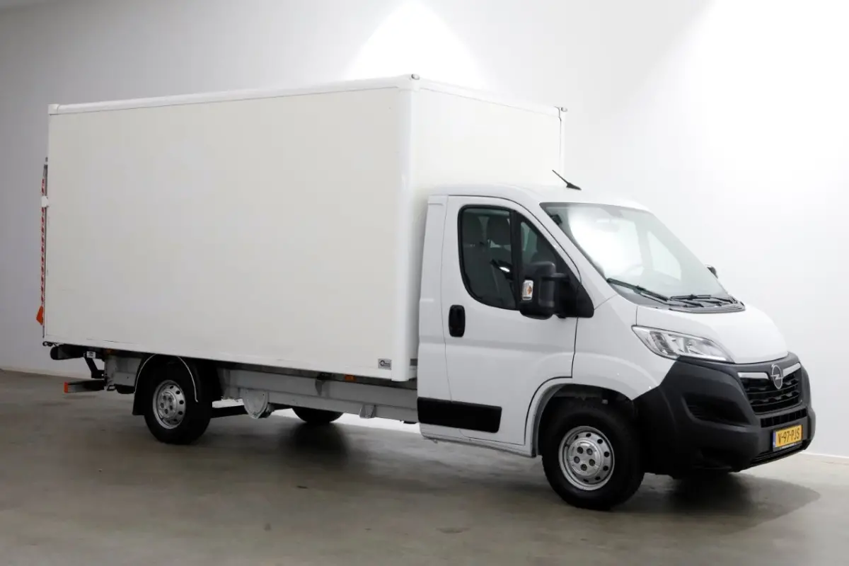 2.2D 140pk Bakwagen met laadklep 1.060kg laadvermogen 08-2023