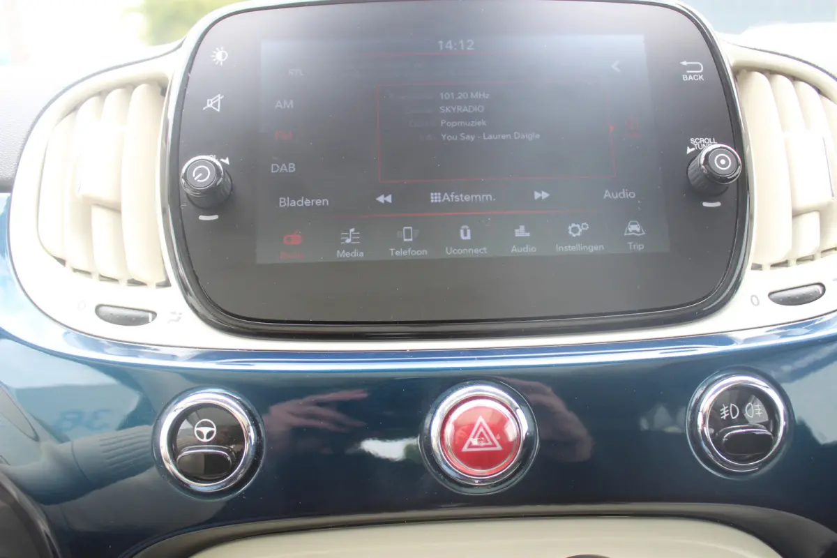 1.0 Hybrid Cult Panoramadak l Parkeersensoren achter l Apple carplay/ Android auto