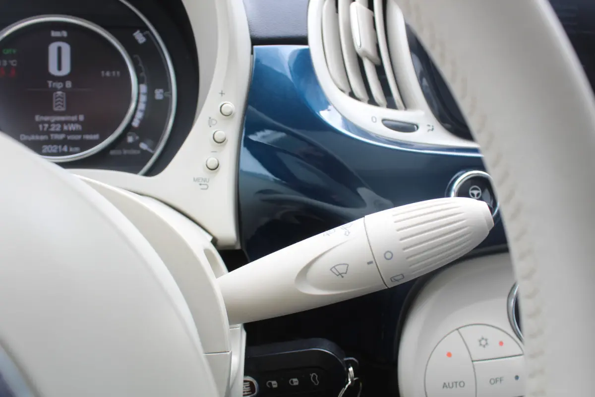 1.0 Hybrid Cult Panoramadak l Parkeersensoren achter l Apple carplay/ Android auto