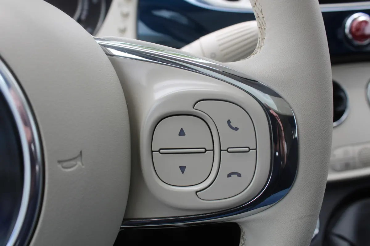 1.0 Hybrid Cult Panoramadak l Parkeersensoren achter l Apple carplay/ Android auto