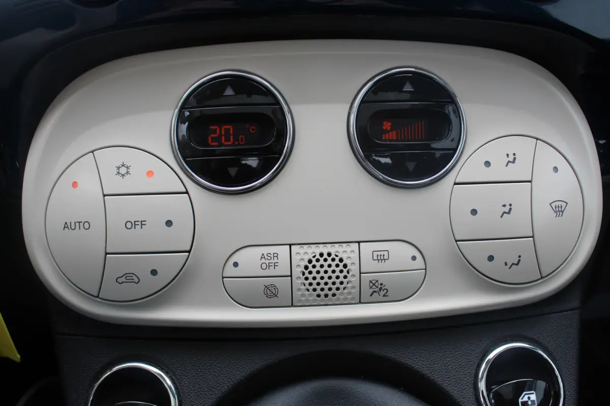 1.0 Hybrid Cult Panoramadak l Parkeersensoren achter l Apple carplay/ Android auto