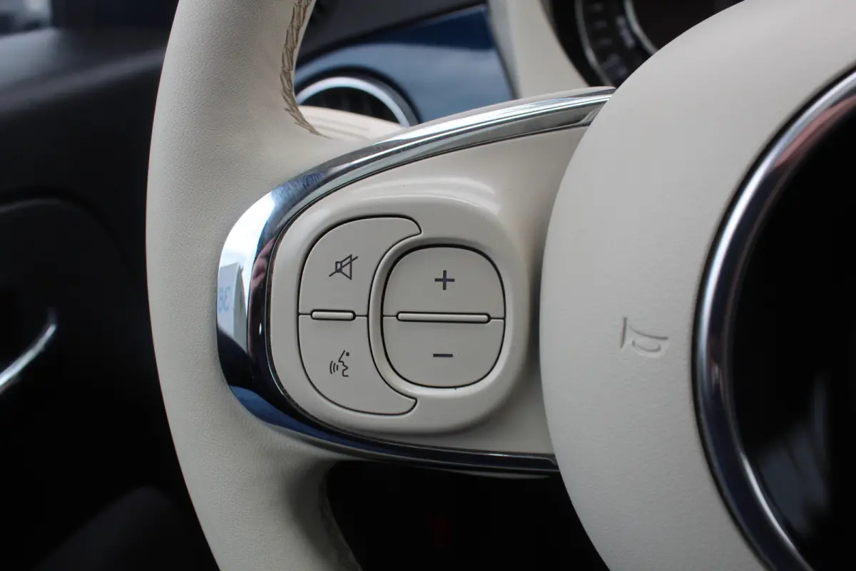 1.0 Hybrid Cult Panoramadak l Parkeersensoren achter l Apple carplay/ Android auto