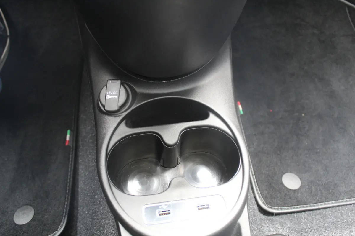 1.0 Hybrid Cult Panoramadak l Parkeersensoren achter l Apple carplay/ Android auto