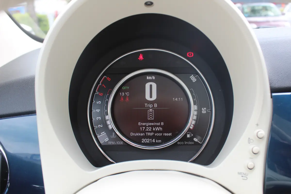 1.0 Hybrid Cult Panoramadak l Parkeersensoren achter l Apple carplay/ Android auto