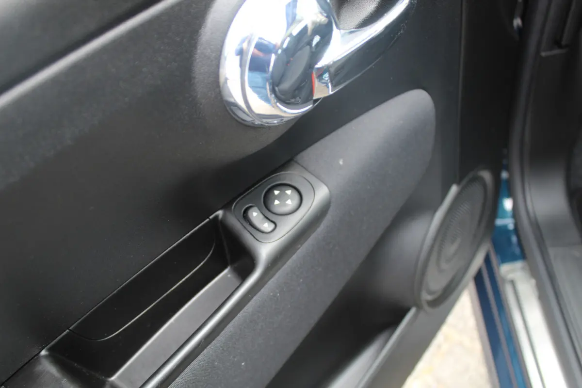 1.0 Hybrid Cult Panoramadak l Parkeersensoren achter l Apple carplay/ Android auto