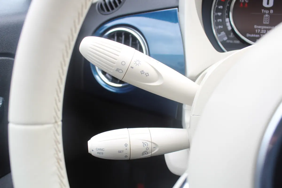 1.0 Hybrid Cult Panoramadak l Parkeersensoren achter l Apple carplay/ Android auto