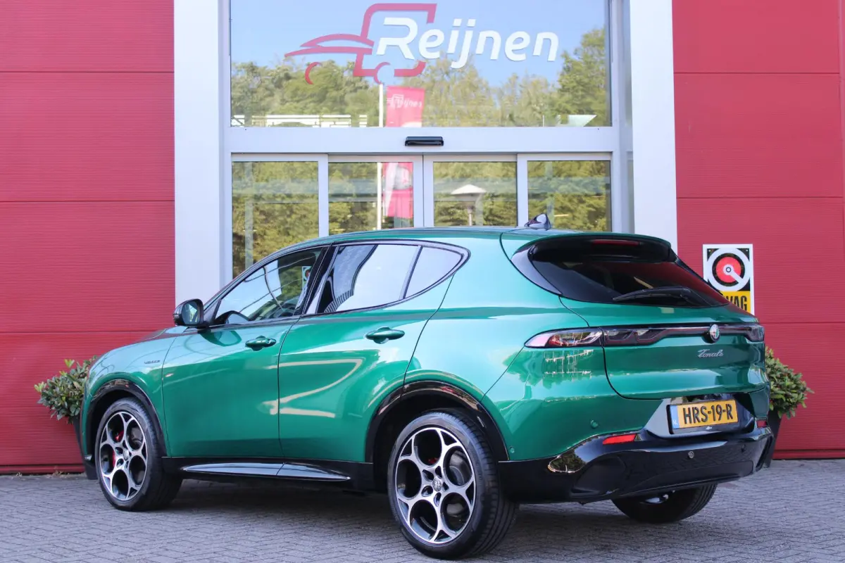 1.5T Hybrid 160PK VELOCE | PREMIUM PACK: LEDEREN BEKLEDING/GEVENTILEERDE VOORSTOELEN/4-VOUDIG ELEKTRISCH VERSTELBARE LENDESTEUN VOORSTOELEN/ELEKTRISCH BEDIENBARE /HOOGGLANS ZWARTE RAAMOMLIJS