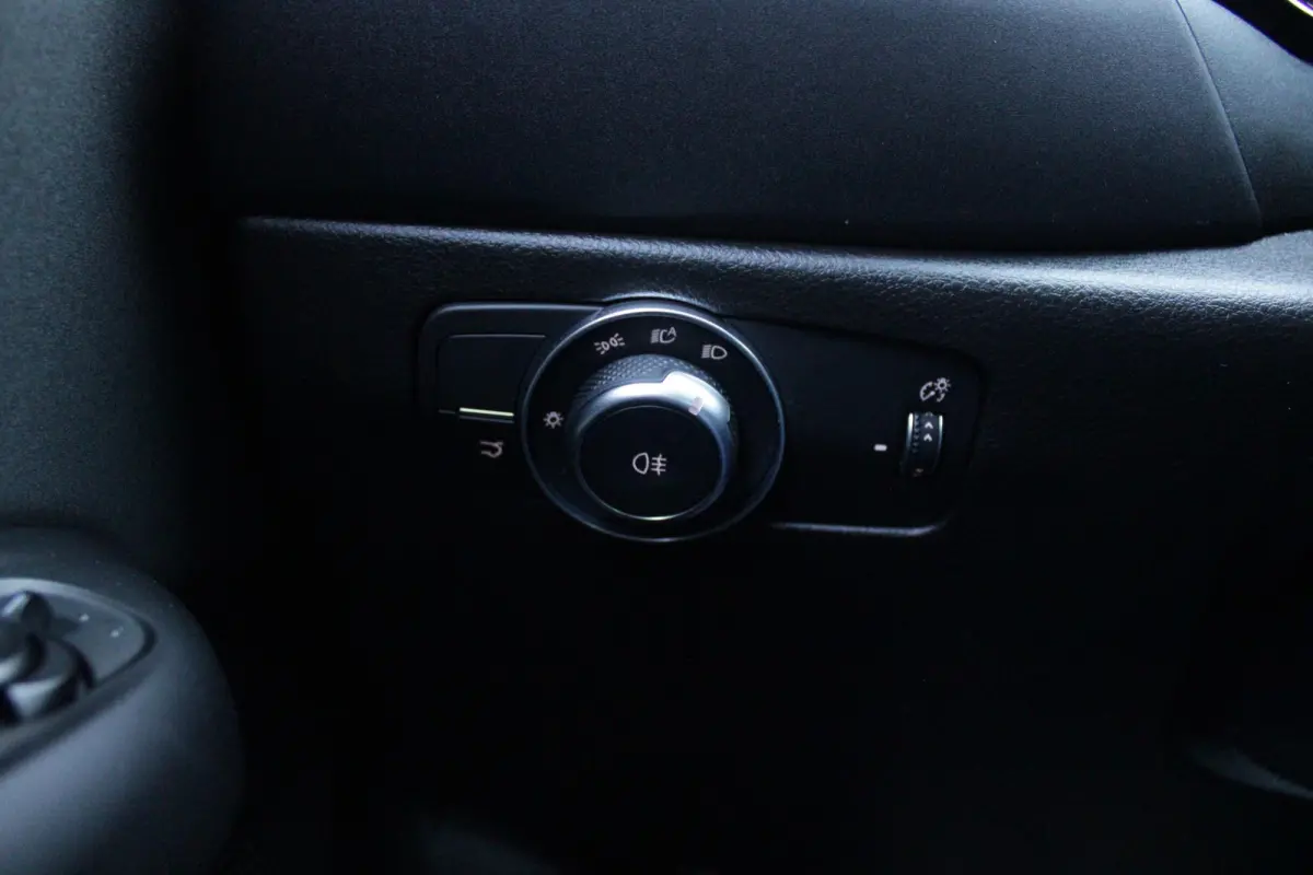 1.5T Hybrid 160PK VELOCE | PREMIUM PACK: LEDEREN BEKLEDING/GEVENTILEERDE VOORSTOELEN/4-VOUDIG ELEKTRISCH VERSTELBARE LENDESTEUN VOORSTOELEN/ELEKTRISCH BEDIENBARE /HOOGGLANS ZWARTE RAAMOMLIJS