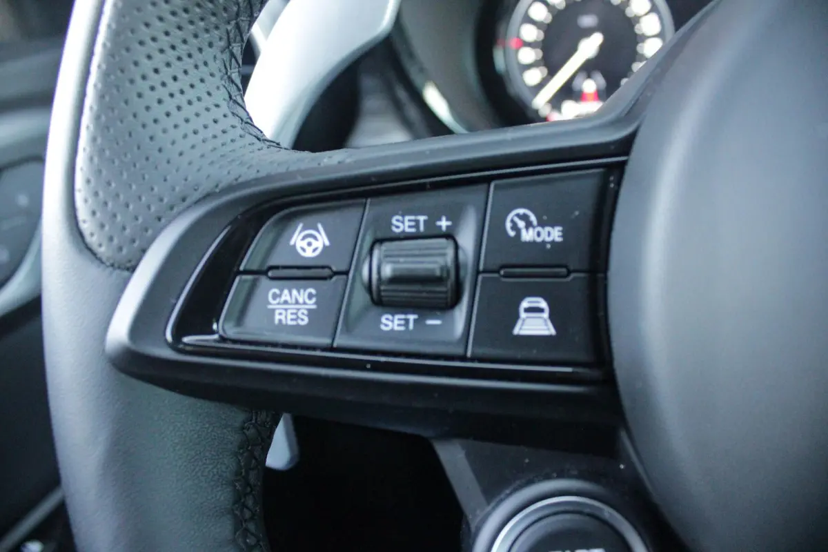 1.5T Hybrid 160PK VELOCE | PREMIUM PACK: LEDEREN BEKLEDING/GEVENTILEERDE VOORSTOELEN/4-VOUDIG ELEKTRISCH VERSTELBARE LENDESTEUN VOORSTOELEN/ELEKTRISCH BEDIENBARE /HOOGGLANS ZWARTE RAAMOMLIJS
