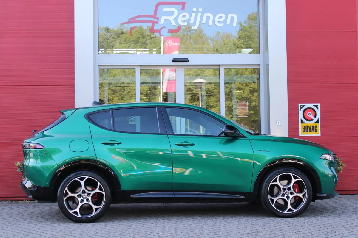 1.5T Hybrid 160PK VELOCE | PREMIUM PACK: LEDEREN BEKLEDING/GEVENTILEERDE VOORSTOELEN/4-VOUDIG ELEKTRISCH VERSTELBARE LENDESTEUN VOORSTOELEN/ELEKTRISCH BEDIENBARE /HOOGGLANS ZWARTE RAAMOMLIJS