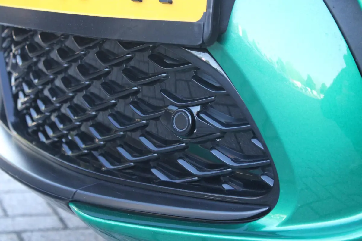1.5T Hybrid 160PK VELOCE | PREMIUM PACK: LEDEREN BEKLEDING/GEVENTILEERDE VOORSTOELEN/4-VOUDIG ELEKTRISCH VERSTELBARE LENDESTEUN VOORSTOELEN/ELEKTRISCH BEDIENBARE /HOOGGLANS ZWARTE RAAMOMLIJS