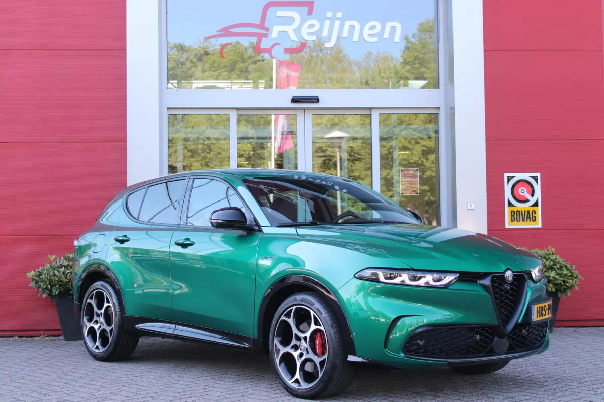 1.5T Hybrid 160PK VELOCE | PREMIUM PACK: LEDEREN BEKLEDING/GEVENTILEERDE VOORSTOELEN/4-VOUDIG ELEKTRISCH VERSTELBARE LENDESTEUN VOORSTOELEN/ELEKTRISCH BEDIENBARE /HOOGGLANS ZWARTE RAAMOMLIJS