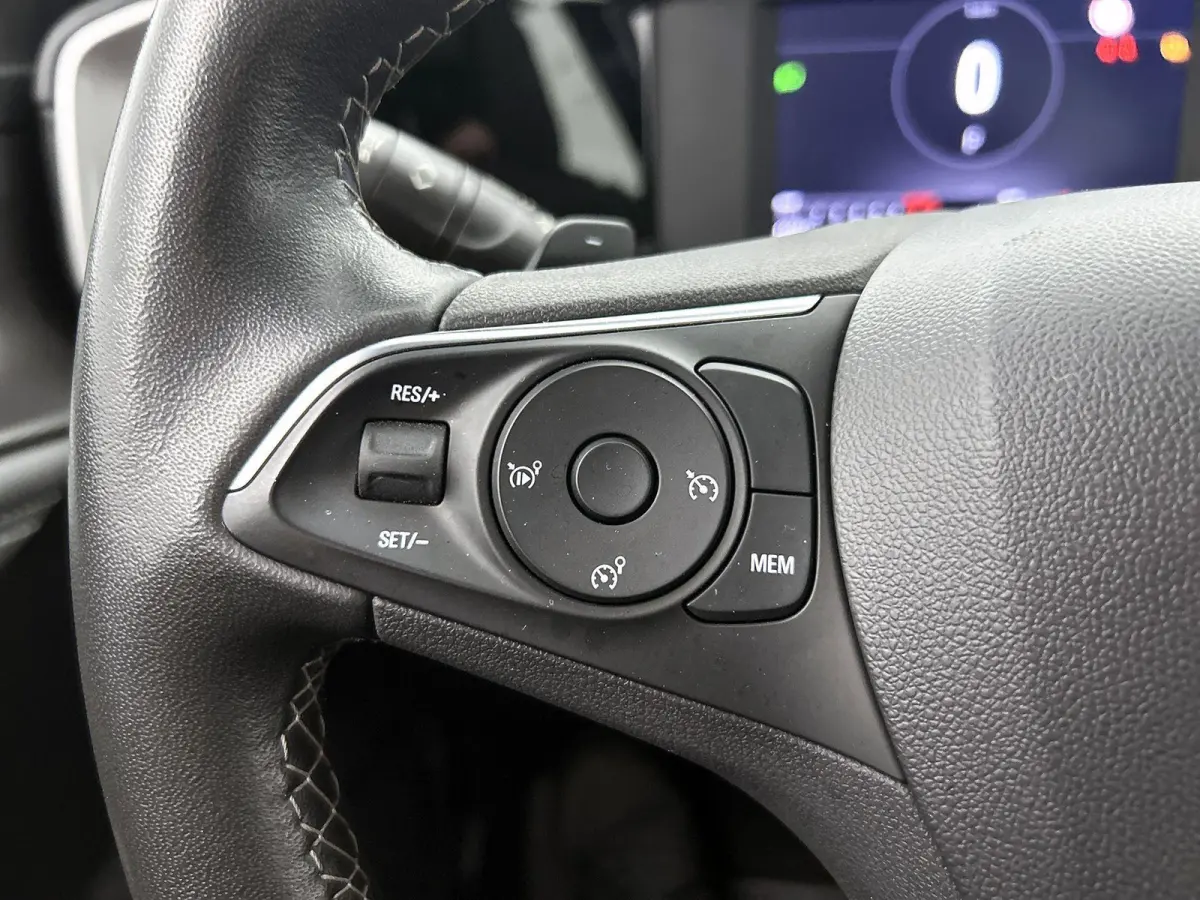 1.2 130pk Elegance Automaat | Navigatie | Climate Control | Cruise Control | Camera | 17"LMV | LED | Apple Carplay/Android Auto |