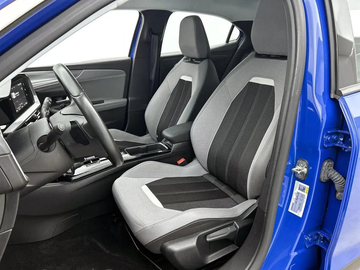 1.2 130pk Elegance Automaat | Navigatie | Climate Control | Cruise Control | Camera | 17"LMV | LED | Apple Carplay/Android Auto |