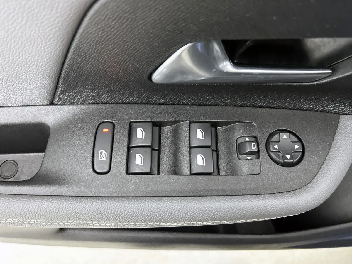 1.2 130pk Elegance Automaat | Navigatie | Climate Control | Cruise Control | Camera | 17"LMV | LED | Apple Carplay/Android Auto |