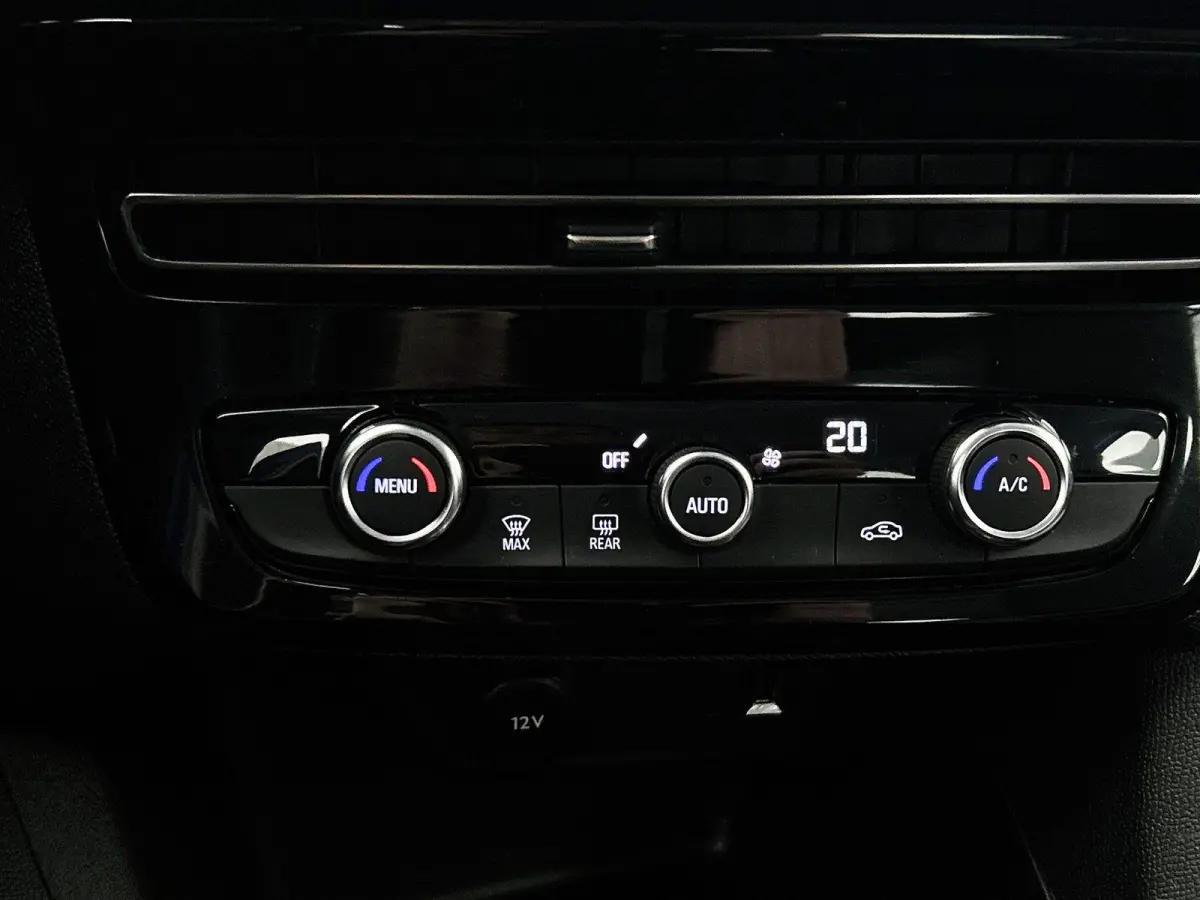 1.2 130pk Elegance Automaat | Navigatie | Climate Control | Cruise Control | Camera | 17"LMV | LED | Apple Carplay/Android Auto |